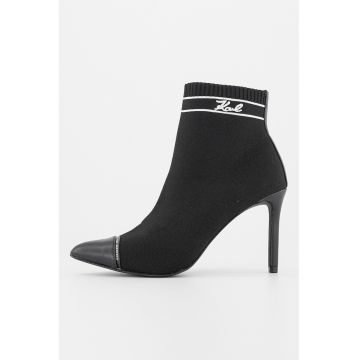 Botine cu garnituri de piele si terminatie textila - Negru