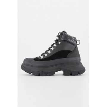 Ghete masive de piele cu garnitura de piele intoarsa Ghete masive de piele cu garnitura de piele intoarsa