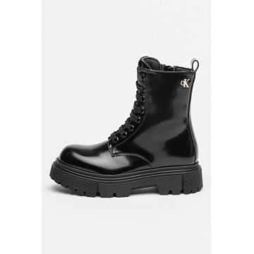 Bocanci cu aspect lacuit