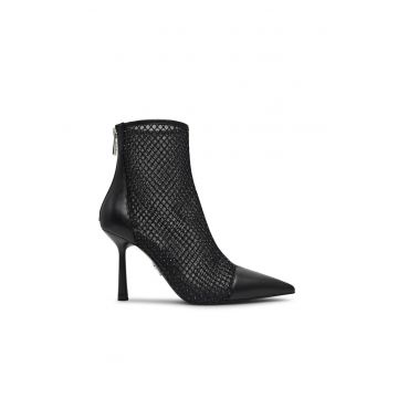 Cizme cu varf ascutit si toc