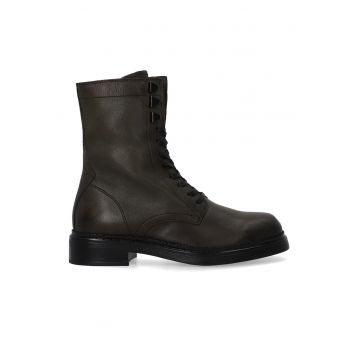 Ghete de piele cu varf patrat si toc masiv