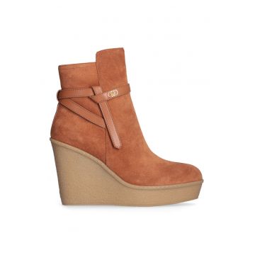 Botine de piele intoarsa cu platforma