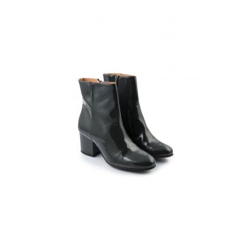Botine din piele lacuita - Negru