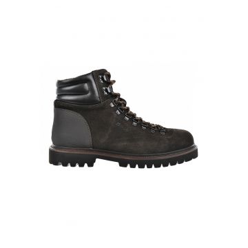 Ghete de piele intoarsa cu garnituri de piele Ghete de piele intoarsa cu garnituri de piele