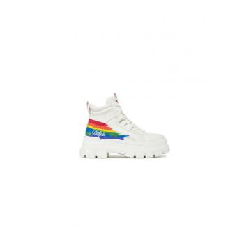 Bocanci drumetie  1622570 - Piele ecologica - Alb