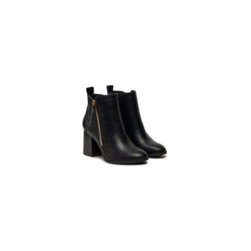 Ghete dama  304429019 - Piele ecologica - 37 EU - Negru Ghete dama  304429019 - Piele ecologica - 37 EU - Negru