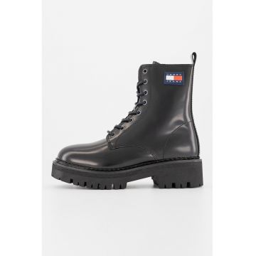 Bocanci din piele cu aplicatie logo