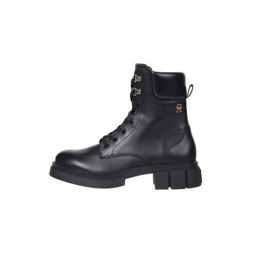 Botine de piele cu monograma Botine de piele cu monograma