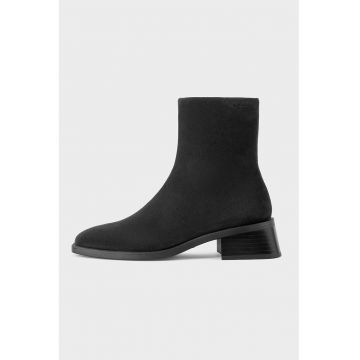 Ghete de piele intoarsa cu varf patrat Blanca Ghete de piele intoarsa cu varf patrat Blanca