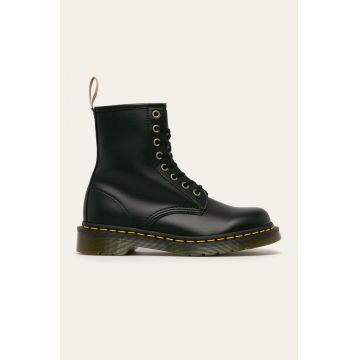 Dr. Martens bocanci Vegan 1460 femei, culoarea negru, cu toc plat