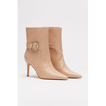 Botine beige din piele ecologica cu toc subtire si accesoriu