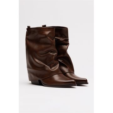 Cizme scurte din piele ecologica maro cu design lejer