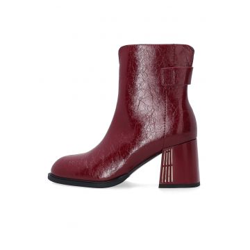 Botine din piele lacuita cu toc