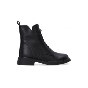 Botine negre cu caramb decorativ