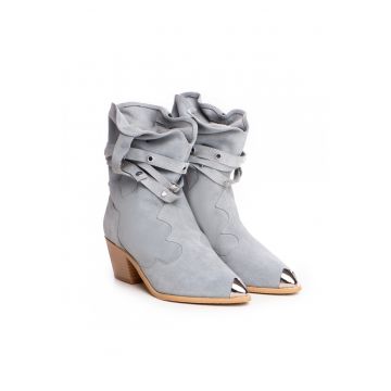 Ciocate din piele intoarsa - cu detalii metalice Emira