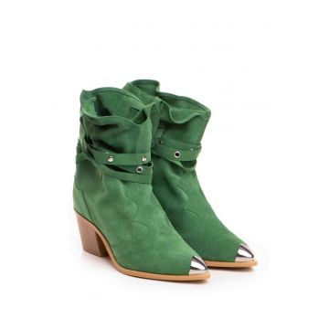 Ciocate din piele intoarsa - cu detalii metalice Emira