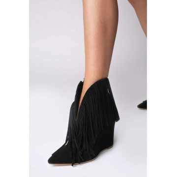 Cizme tip ciocate Nemesis piele intoarsa negru cu franjuri