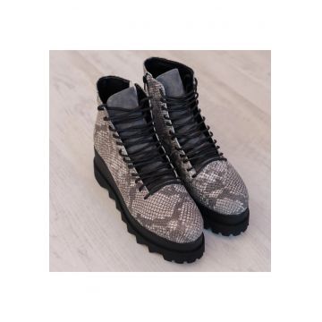 Exclusive - Ghete din piele cu aspect piele de sarpe Lyon