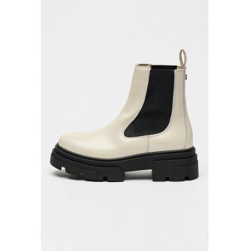 Ghete Chelsea de piele lacuita