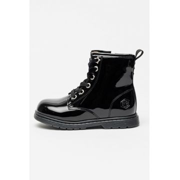 Ghete cu sireturi si aspect lacuit