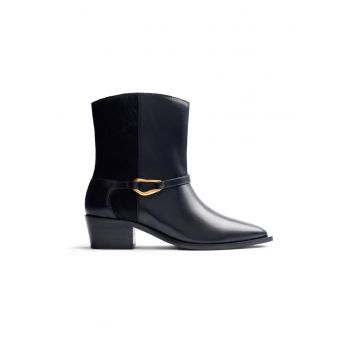 Ghete din piele cu detaliu metalic