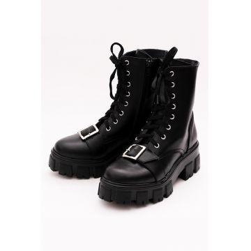 Ghete din piele cu talpa masiva