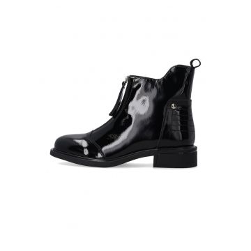 Ghete din piele lacuita cu fermoar in fata - talpa