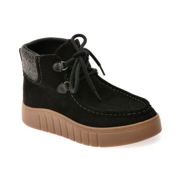 Ghete CLARKS negre, MYKAH IZZY, din piele intoarsa