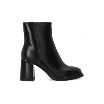 Botine din piele cu toc masiv si varf rotunjt