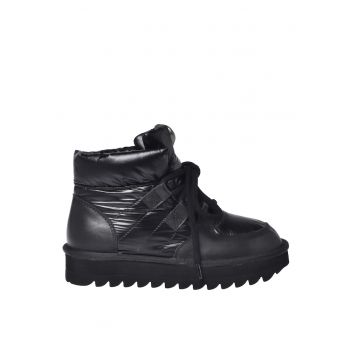 Ghete cu garnituri din piele