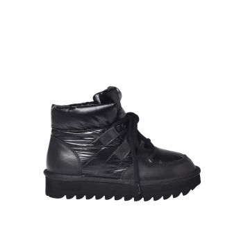 Ghete cu garnituri din piele