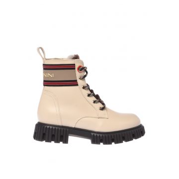 Ghete din piele cu sireturi