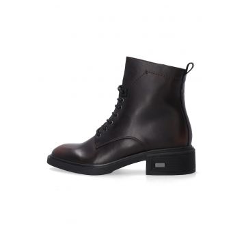 Ghete din piele cu toc masiv