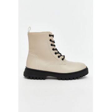 Ghete din piele ecologica