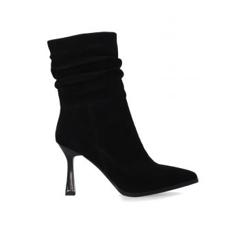 Botine cu varf ascutit din piele intoarsa