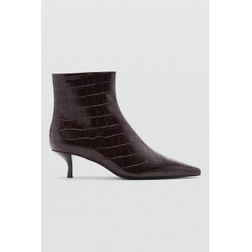 Botine cu varf ascutit