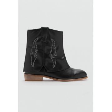 Botine din piele cu detalii brodate