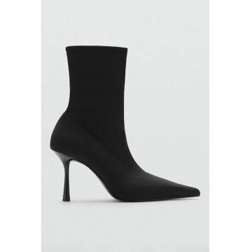 Botine fara inchidere cu varf ascutit si toc stiletto