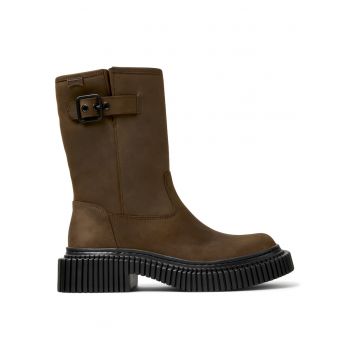 Cizme de piele cu o catarama decorativa