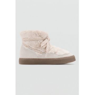 Ghete de blana sintetica cu garnituri de piele intoarsa