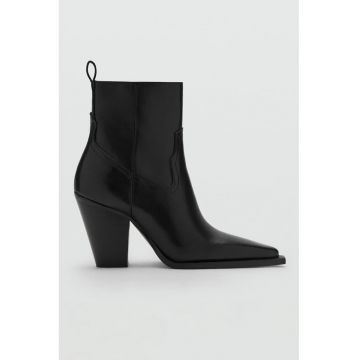 Ghete din piele cu varf ascutit