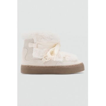 Ghete pufoase cu garnituri de blana sintetica