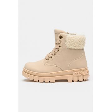 Bocanci cu garnitura din material teddy pe partea din spate - Bej