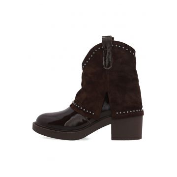 Botine cowboy din piele lacuita - cu garnitura de piele intoarsa