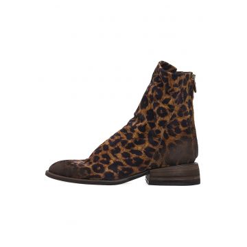 Botine din piele intoarsa cu imprimeu leopard -