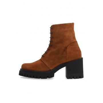 Botine din piele intoarsa cu toc masiv si siret