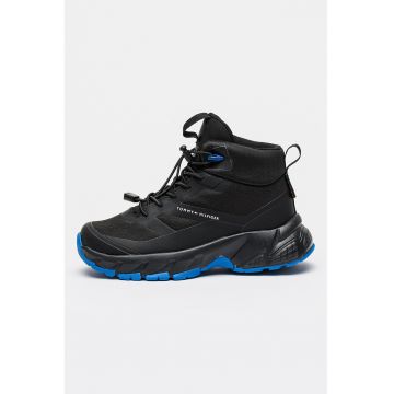 Ghete cu garnituri din material textil si sireturi