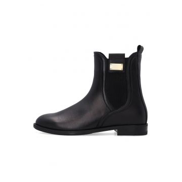 Ghete din piele cu insertii din material textil