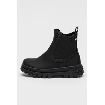 Ghete din piele ecologica cu detalii logo