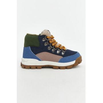 Botine cu fermoar si model